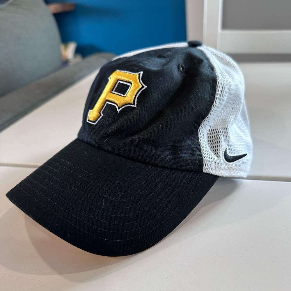 Women’s Nike MLB Pittsburgh Pirates Hat | Black & Gold | Heritage Dri-Fit